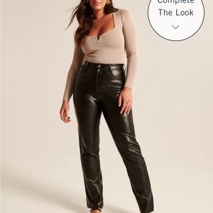 NEVER WORN ABERCROMBIE CURVE LOVE VEGAN LEATHER 90s RELAXED PANT - XTRA SHORT